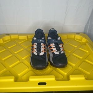 Vitike Boys Shoes Brand New Size 40/Size 7 Boys